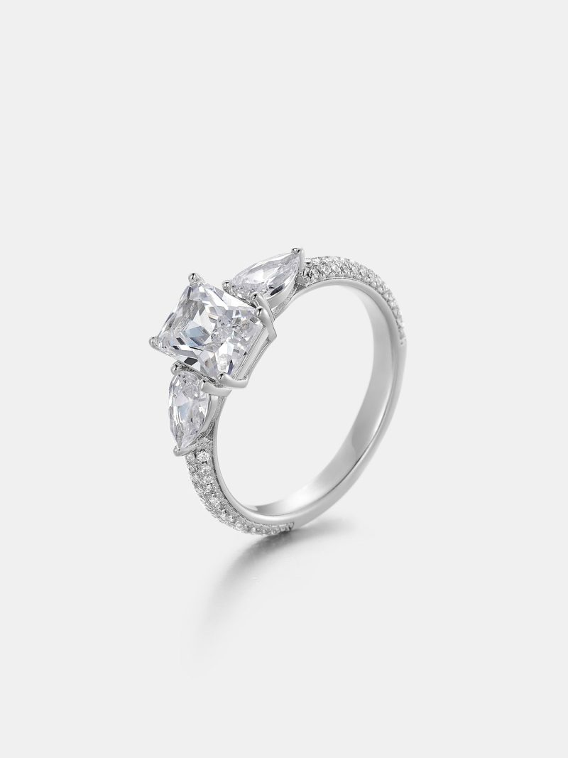 RadiantCutMoissaniteThreeStoneEngagementRing 1